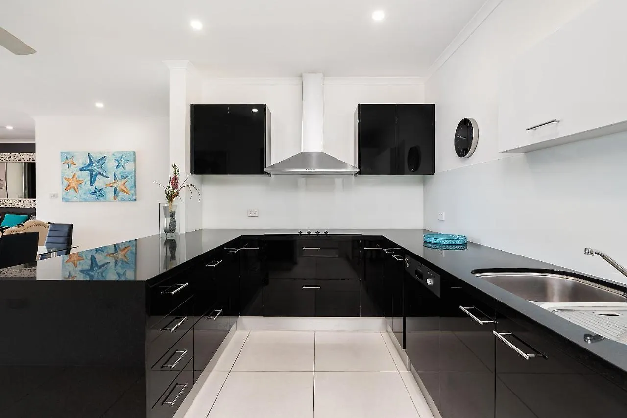 Paringa 2 Bedroom Top Floor Beach Front Apartment Palm Cove