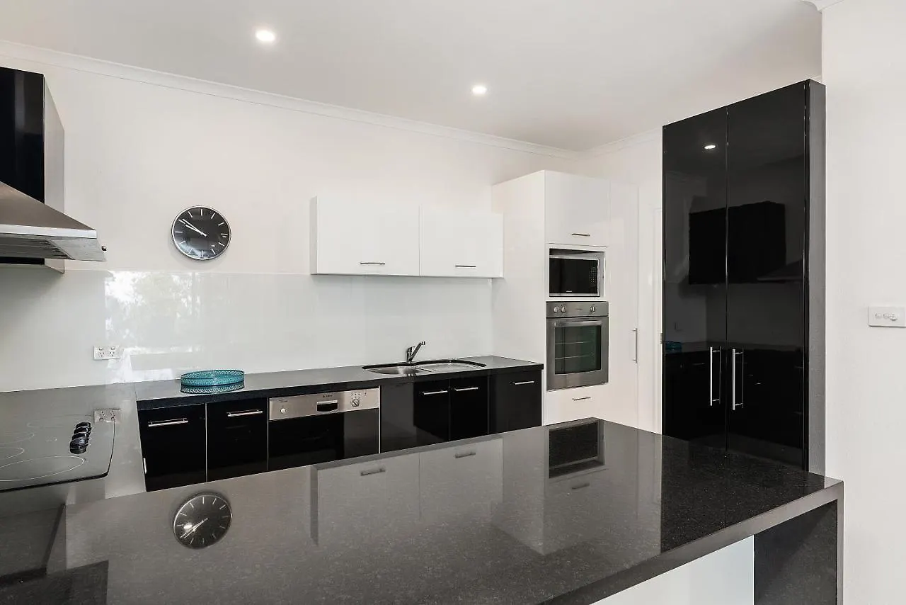 Paringa 2 Bedroom Top Floor Beach Front Apartment Palm Cove