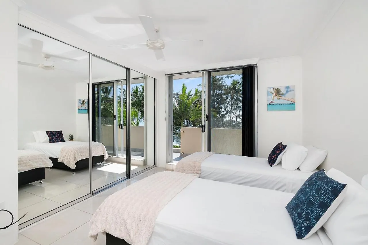 Paringa 2 Bedroom Top Floor Beach Front Apartment Palm Cove