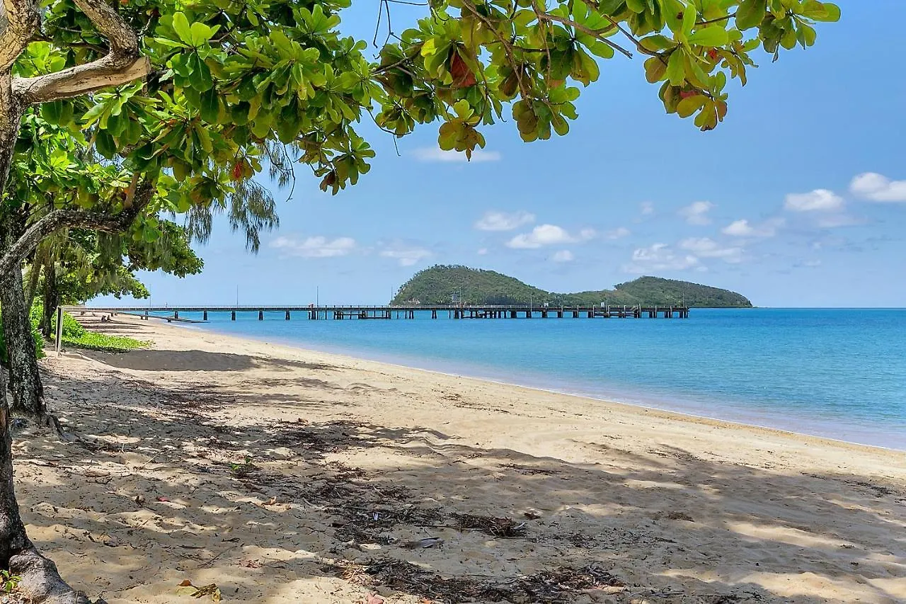 Paringa 2 Bedroom Top Floor Beach Front Apartment Palm Cove Australia